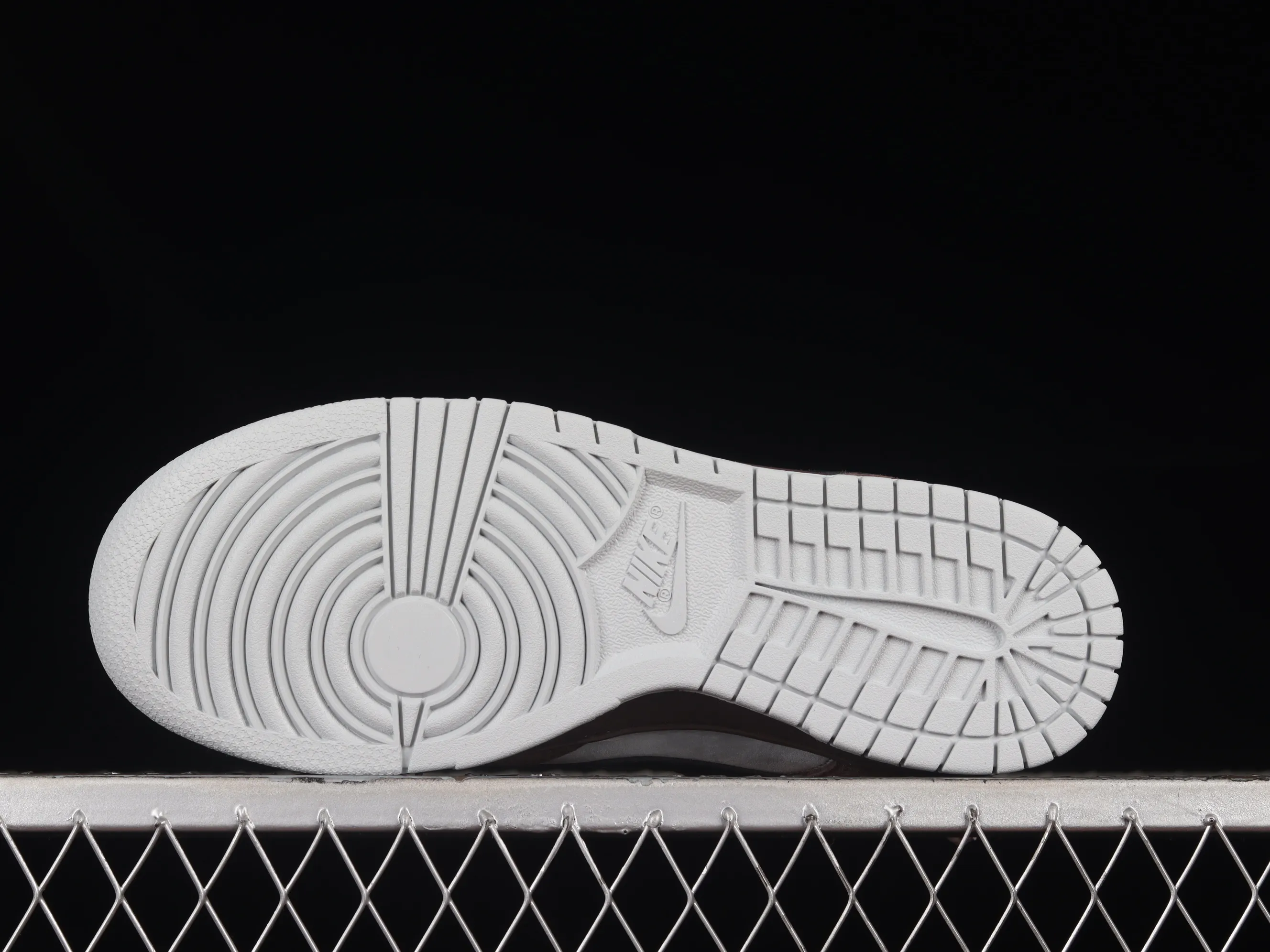 All Categories Nk SB Dunk Series Nk SB Dunk Low Low-top sneakers Otomo Katsuhiro x Nk SB Dunk Low "Steamboy OST" Creative customization collaboration Otomo Katsuhiro co-branded SB low-top sports and leisure sneakers DD9606-123
